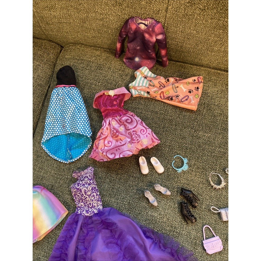 Vintage Barbie Wardrobe Case Lot - 25+ Clothes, Dresses, Ken Items, Shoes & More - Picture 12 of 14